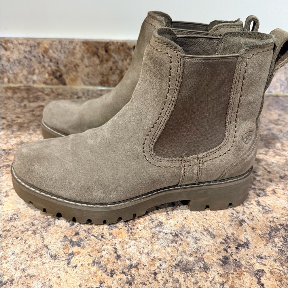 Ariat Women’s Taupe Chelsea Boots